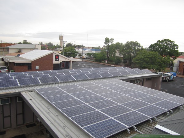 Horizontal, flat solar panels vs tilted solar arrays 