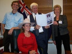 100 percent renewable energy visits Canberra Bob Katter 100% Renewable Energy posse with Bob Katter in Canberra. (Photo by 100% Renewable Energy.)