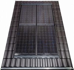Solarwatt BIPV Easy-In Solar Panels Example Solarwatt BIPV Easy-In Solar Panels (black) blend seamlessly into a standard roof. (Photo via Solarwatt.)